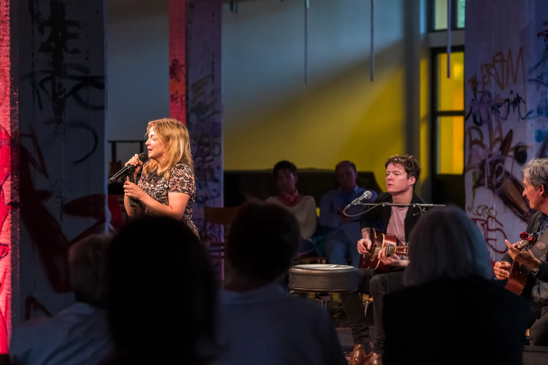 Live-Musik mit Sängerin und Band